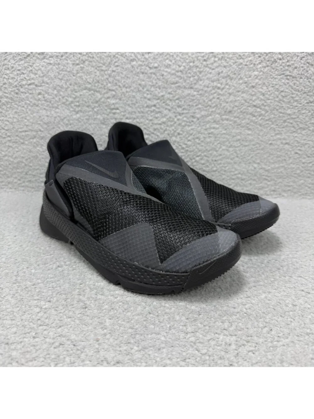 Nike Go FlyEase Womens 8 Shoes Triple Black Easy Slip On Off Comfort Sneakers